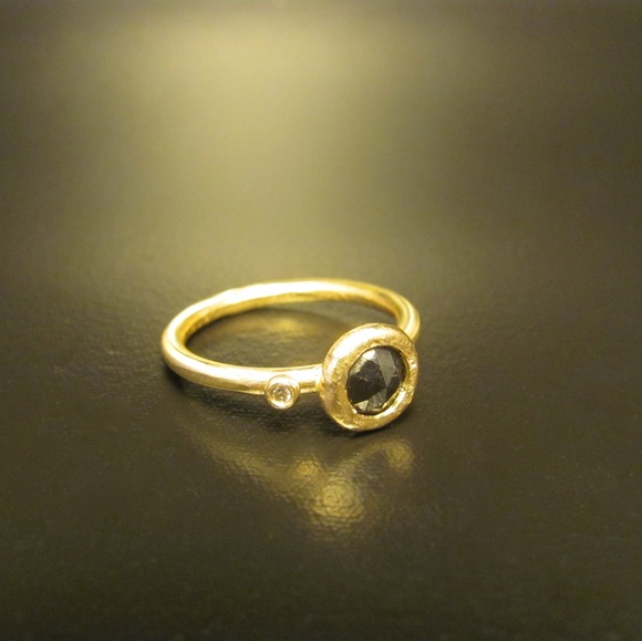 Gold diamond ring. - Picture 6 of 8